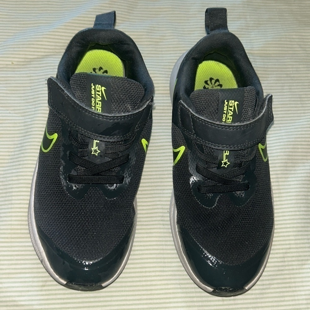 Used Nike unisex-child Sneaker